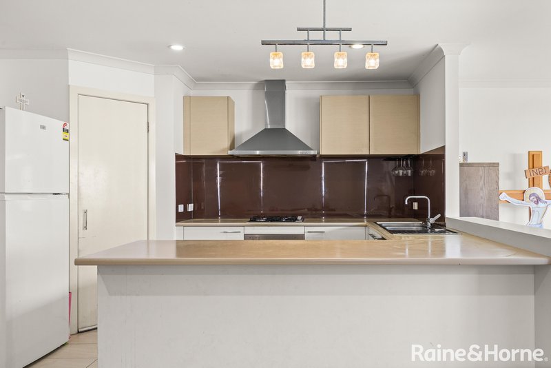 Photo - 22 Lombard Street, Roxburgh Park VIC 3064 - Image 4