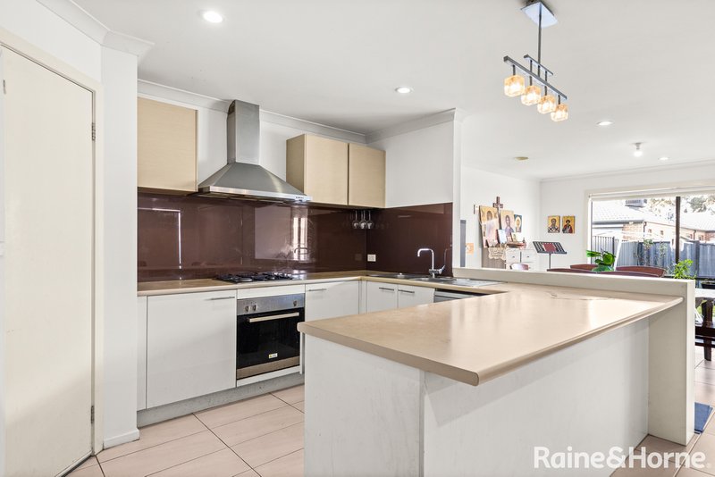 Photo - 22 Lombard Street, Roxburgh Park VIC 3064 - Image 5