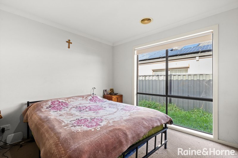 Photo - 22 Lombard Street, Roxburgh Park VIC 3064 - Image 6