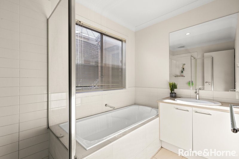 Photo - 22 Lombard Street, Roxburgh Park VIC 3064 - Image 7