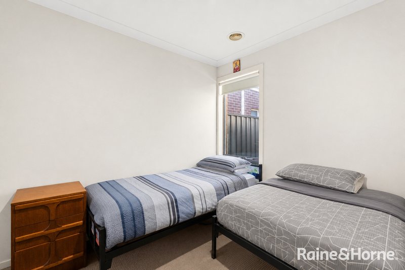 Photo - 22 Lombard Street, Roxburgh Park VIC 3064 - Image 8