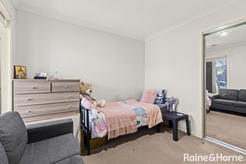 Photo - 22 Lombard Street, Roxburgh Park VIC 3064 - Image 9