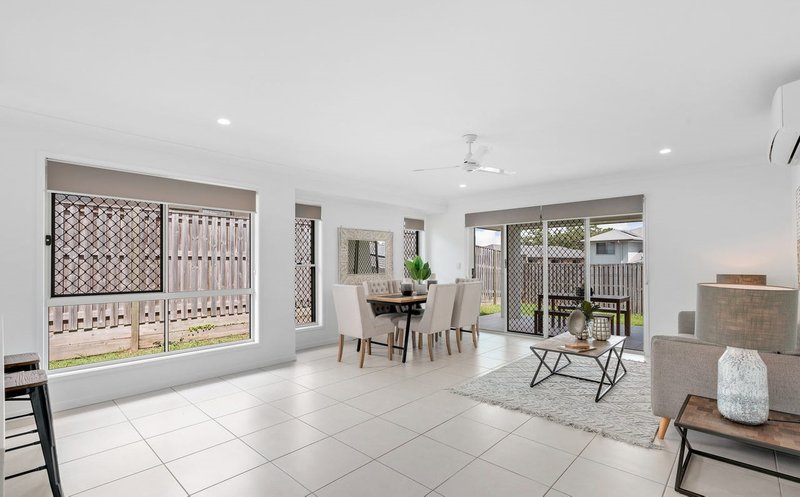 Photo - 22 Looby Crescent, Pimpama QLD 4209 - Image 5