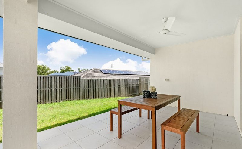 Photo - 22 Looby Crescent, Pimpama QLD 4209 - Image 12