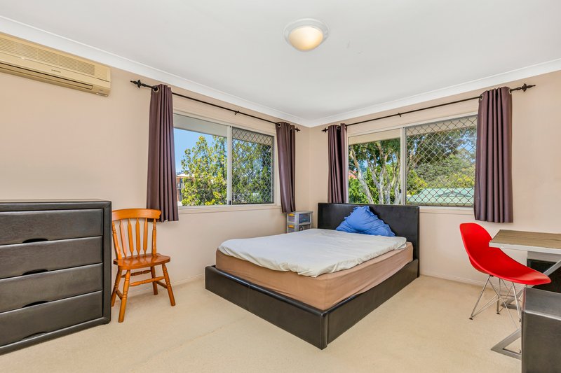 Photo - 22 Lorenc Place, Bridgeman Downs QLD 4035 - Image 11