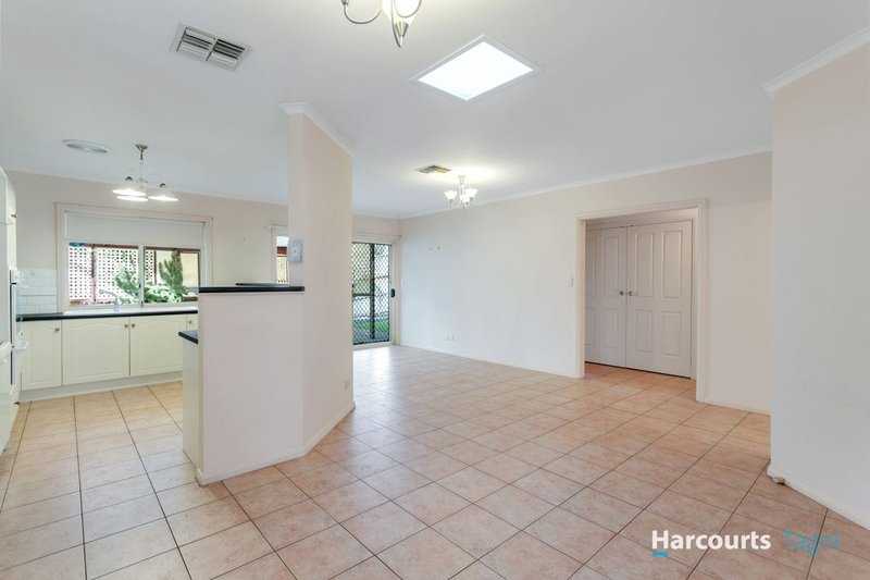 Photo - 22 Lorikeet Grove, Flagstaff Hill SA 5159 - Image 9
