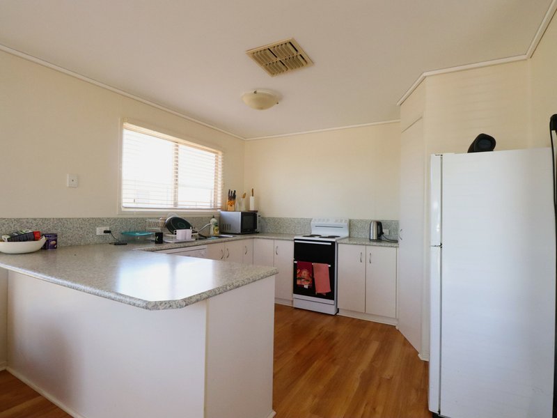 Photo - 22 Luff Street, Roma QLD 4455 - Image 6