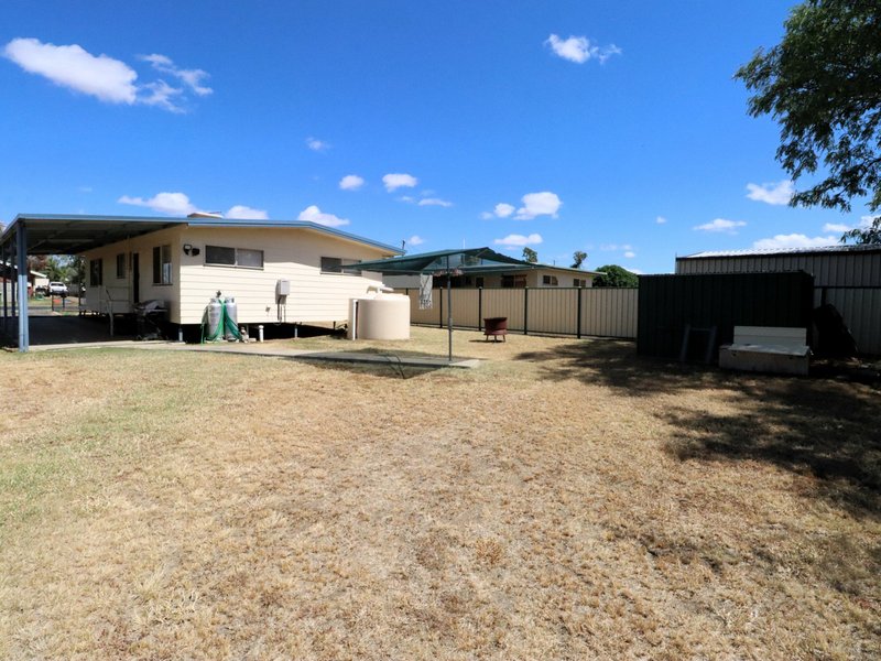 Photo - 22 Luff Street, Roma QLD 4455 - Image 15