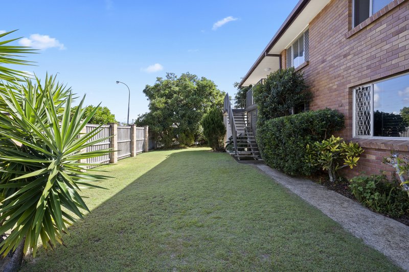 Photo - 2/2 Macaw Avenue, Miami QLD 4220 - Image 12