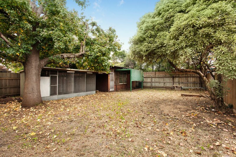 Photo - 22 Macgowan Avenue, Glen Huntly VIC 3163 - Image 2