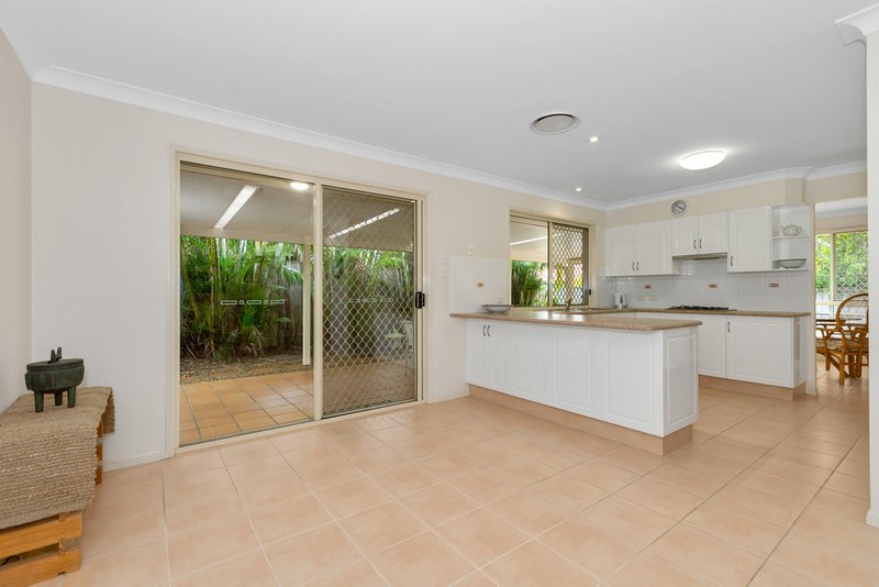 Photo - 22 Magnolia Crescent, Banora Point NSW 2486 - Image 5