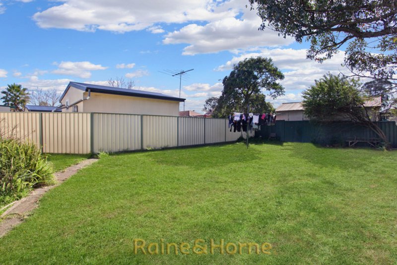 Photo - 22 Malouf Street, Colyton NSW 2760 - Image 2