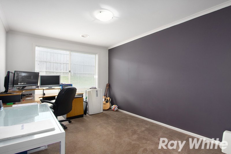 Photo - 22 Manna Gum Drive, Pakenham VIC 3810 - Image 10