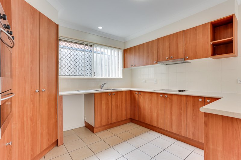 Photo - 22 Mannix Place, Forest Lake QLD 4078 - Image 2