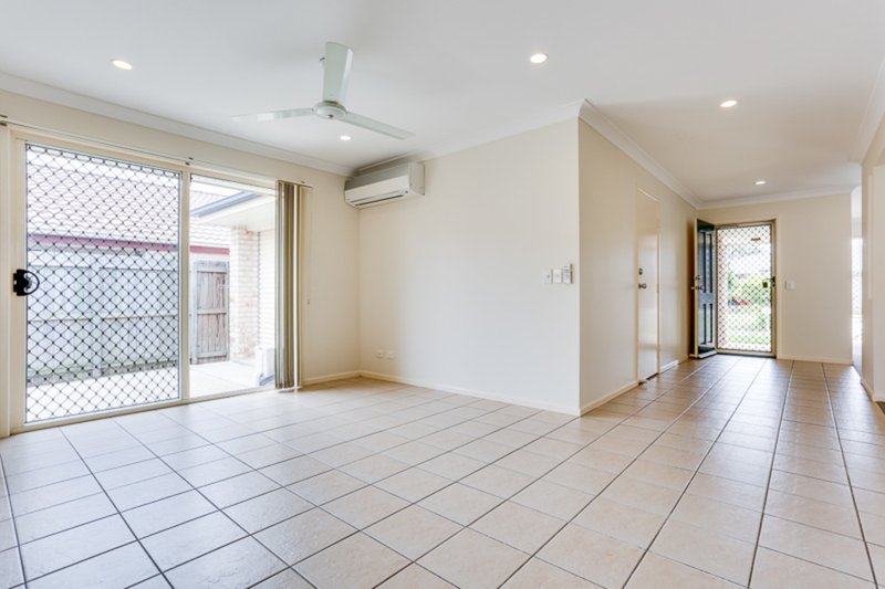 Photo - 22 Mannix Place, Forest Lake QLD 4078 - Image 5