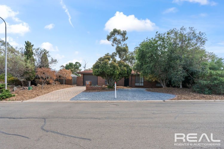 Photo - 22 Manya Crescent, Craigmore SA 5114 - Image 2