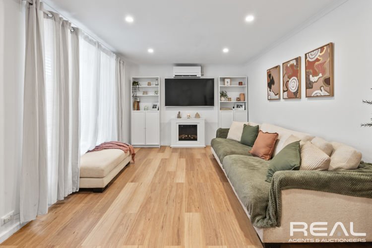 Photo - 22 Manya Crescent, Craigmore SA 5114 - Image 4