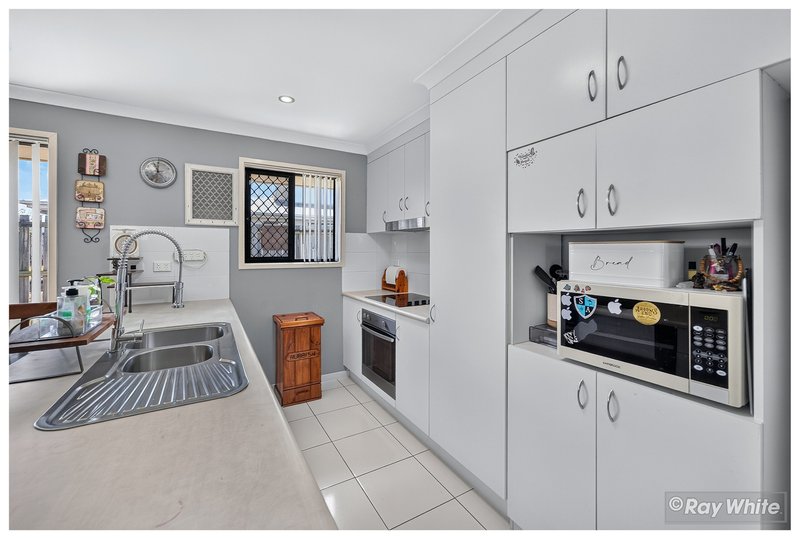 Photo - 22 Marc Crescent, Gracemere QLD 4702 - Image 2