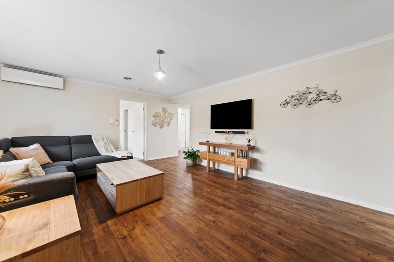 Photo - 22 Maria Crescent, Pakenham VIC 3810 - Image 8