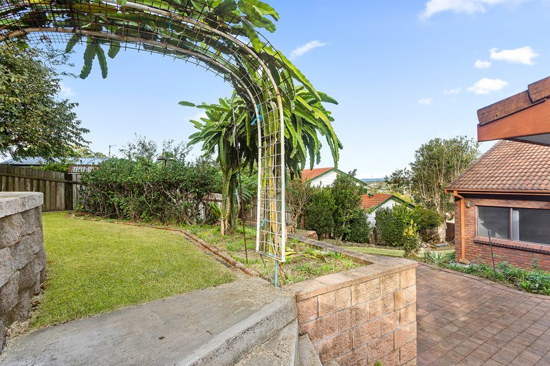 Photo - 22 Matthews Drive, Mount Warrigal NSW 2528 - Image 6