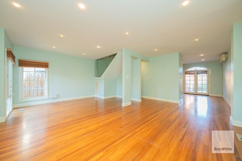 Photo - 22 Mcguire Cres , Williamstown VIC 3016 - Image 2