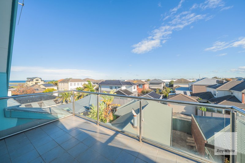 Photo - 22 Mcguire Cres , Williamstown VIC 3016 - Image 14