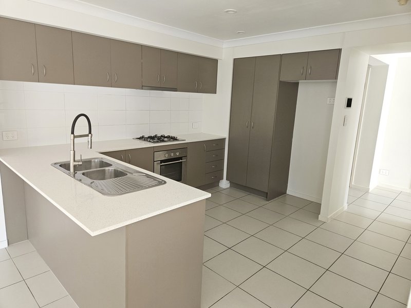Photo - 22 Mclachlan Circuit, Willow Vale QLD 4209 - Image 3
