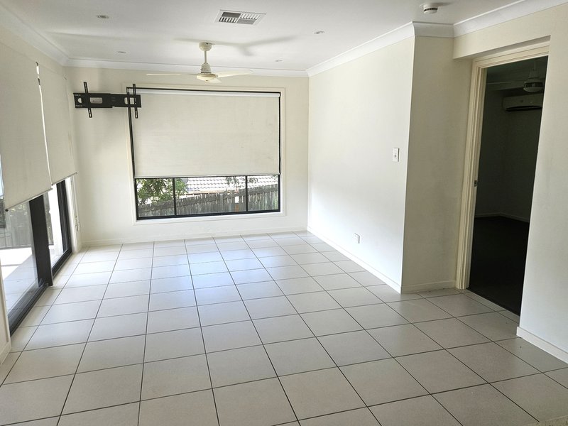 Photo - 22 Mclachlan Circuit, Willow Vale QLD 4209 - Image 5