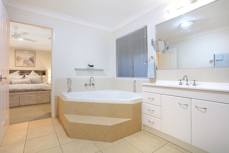 Photo - 22 Mcrae Circuit, Pacific Pines QLD 4211 - Image 24