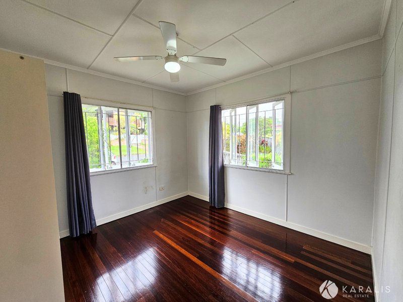 Photo - 22 Megalong Street, Holland Park West QLD 4121 - Image 8