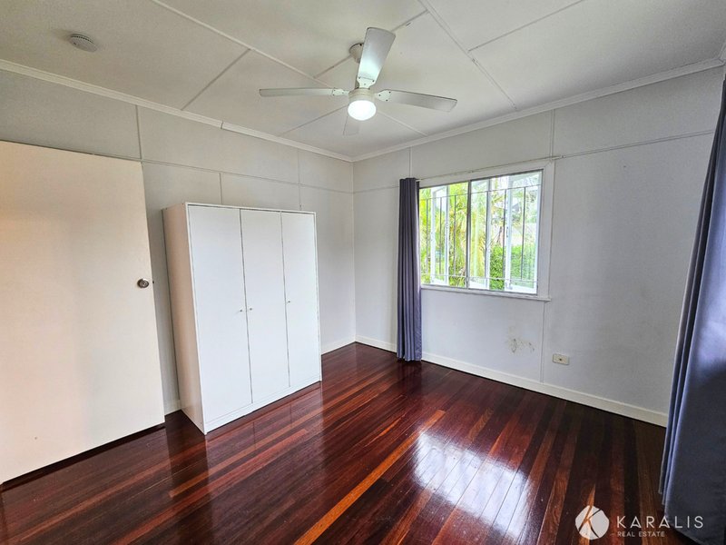 Photo - 22 Megalong Street, Holland Park West QLD 4121 - Image 10