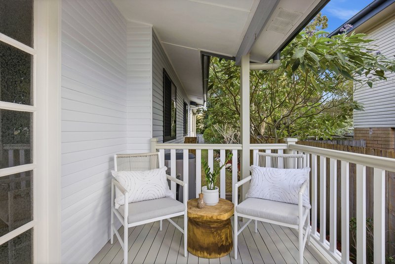 Photo - 22 Meilandt Street, Wynnum QLD 4178 - Image 2