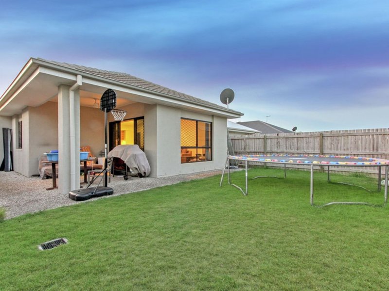 Photo - 22 Merion Crescent, North Lakes QLD 4509 - Image 11