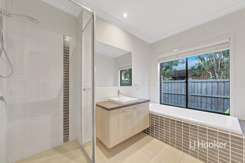 Photo - 22 Miami Drive, Point Cook VIC 3030 - Image 13