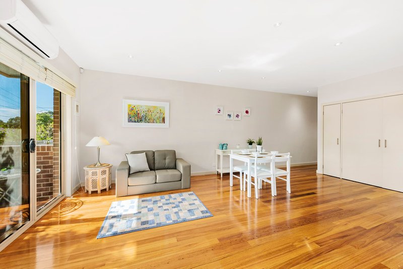 Photo - 2/2 Minna Street, Blackburn VIC 3130 - Image 3