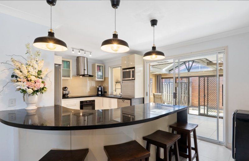 Photo - 22 Mojave Drive, Burleigh Waters QLD 4220 - Image 2