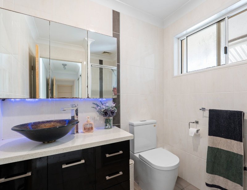 Photo - 22 Mojave Drive, Burleigh Waters QLD 4220 - Image 9
