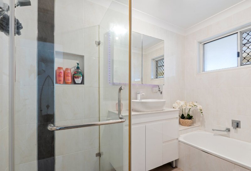 Photo - 22 Mojave Drive, Burleigh Waters QLD 4220 - Image 10