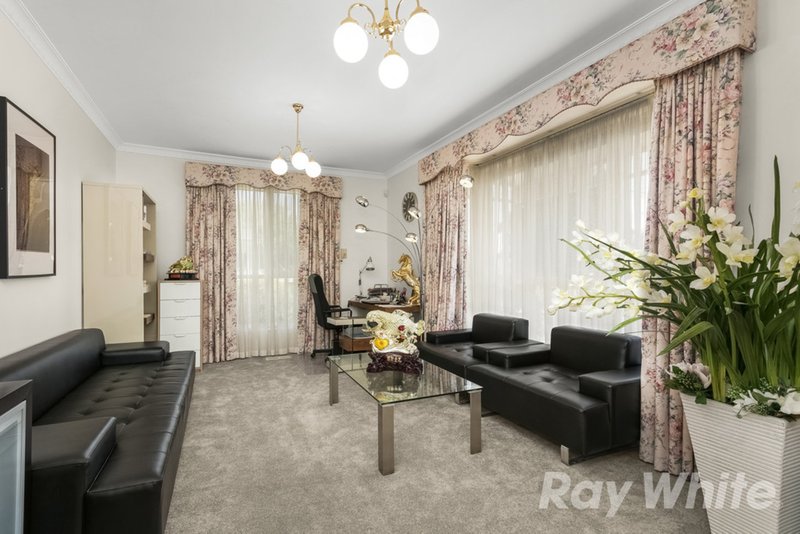 Photo - 22 Montclair Avenue, Glen Waverley VIC 3150 - Image 5