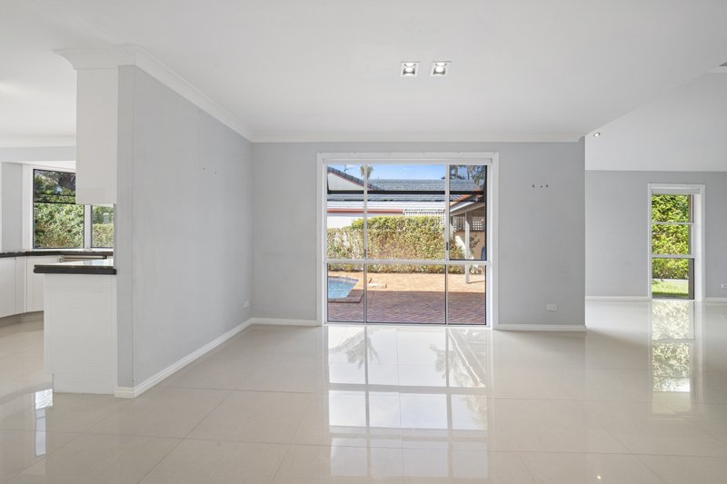 Photo - 22 Montego Court, Mermaid Waters QLD 4218 - Image 4