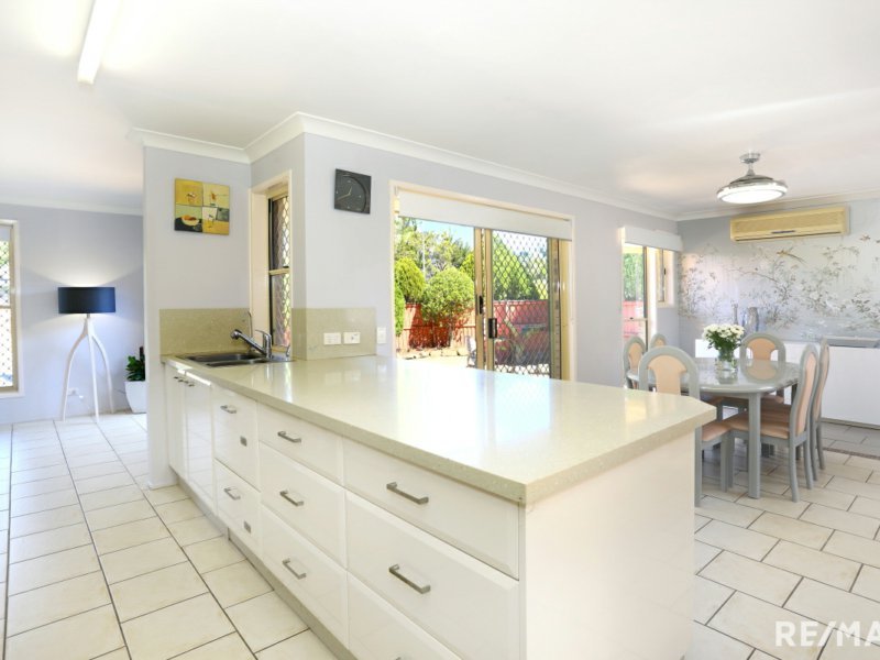 Photo - 22 Montezuma Drive, Burleigh Waters QLD 4220 - Image 4