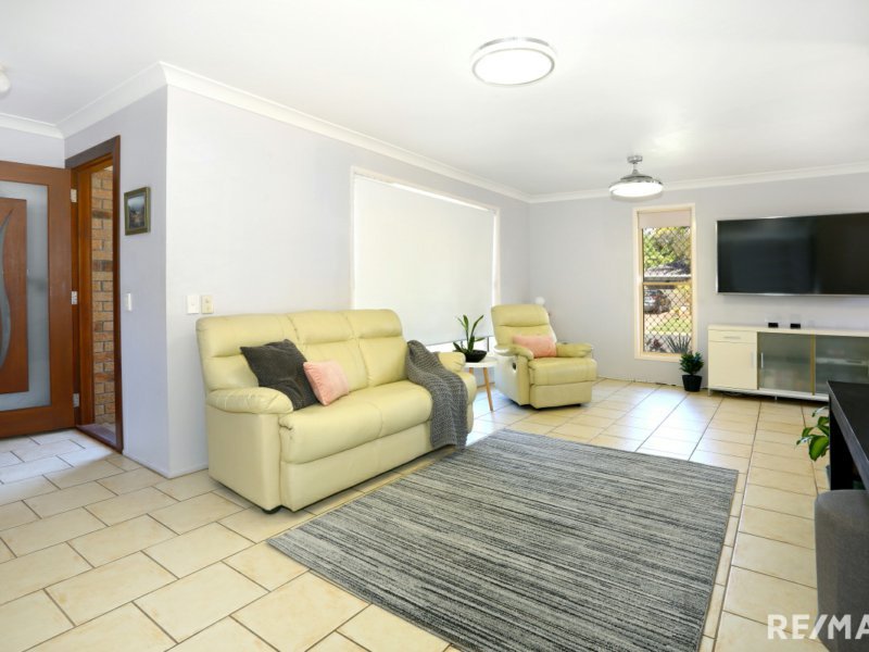 Photo - 22 Montezuma Drive, Burleigh Waters QLD 4220 - Image 6