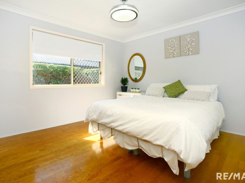 Photo - 22 Montezuma Drive, Burleigh Waters QLD 4220 - Image 10