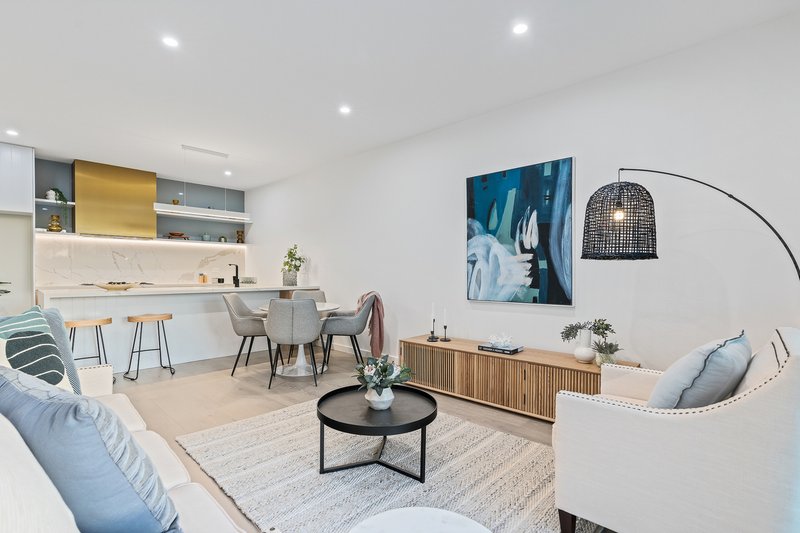 Photo - 2/2 Montgomery Avenue, Mount Waverley VIC 3149 - Image 3