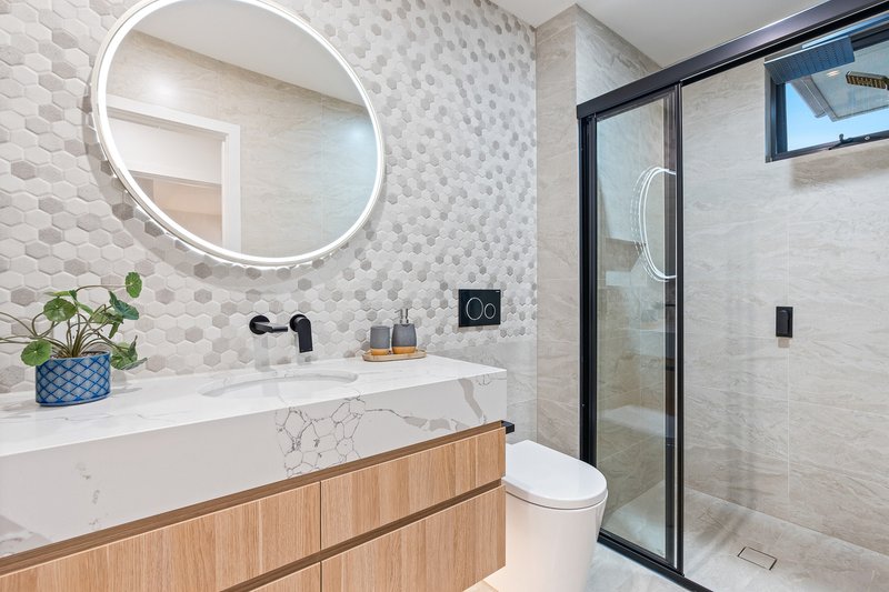 Photo - 2/2 Montgomery Avenue, Mount Waverley VIC 3149 - Image 6