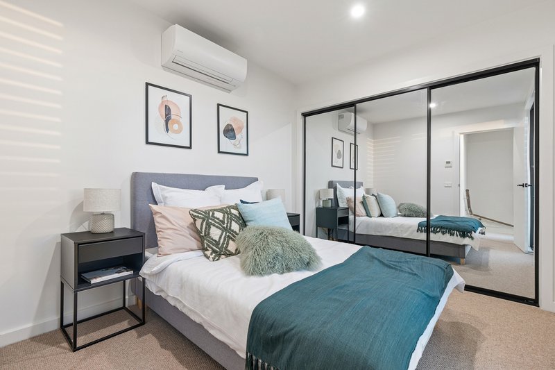 Photo - 2/2 Montgomery Avenue, Mount Waverley VIC 3149 - Image 7