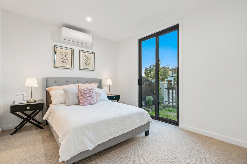Photo - 2/2 Montgomery Avenue, Mount Waverley VIC 3149 - Image 8