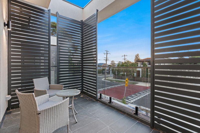 Photo - 2/2 Montgomery Avenue, Mount Waverley VIC 3149 - Image 10