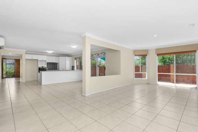 Photo - 22 Morwell Crescent, North Lakes QLD 4509 - Image 4