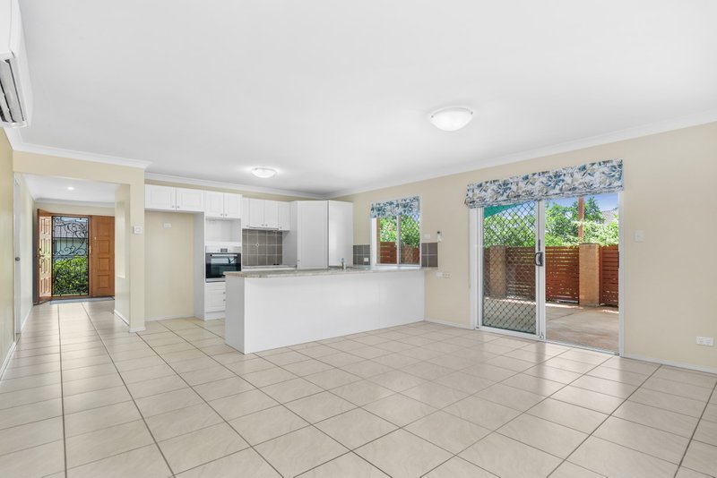 Photo - 22 Morwell Crescent, North Lakes QLD 4509 - Image 6